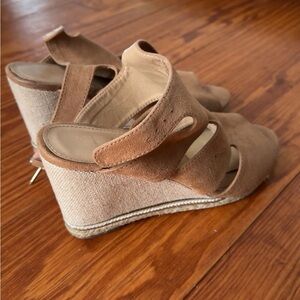 Elegant Tan Wedge Sandals